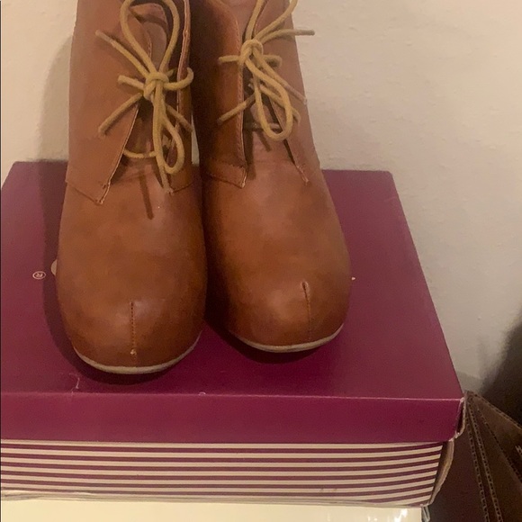 Boots - Picture 2 of 3